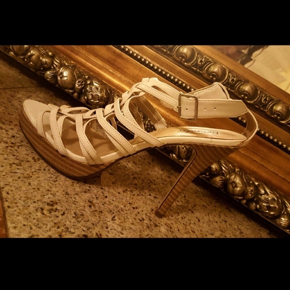 Bonnibel gourgouse  high heels as new - Picture 2 of 4